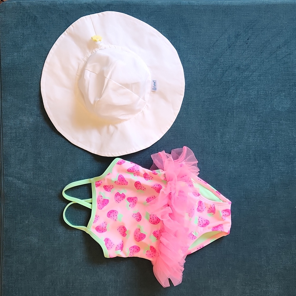 EUC 18 MONTH STRAWBERRY SWIMSUIT W/MAGNET/SNAP DETACH BOTTOM